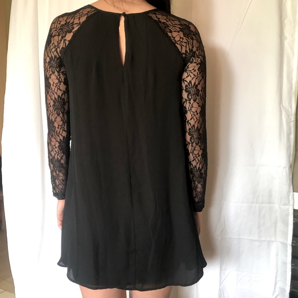 LACE SLEEVE DRESS 🖤 - Picture 2 of 6